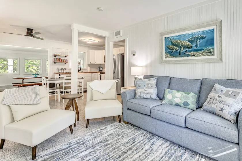 Walk to Crystal River: Home w/ Lanai & Yard! - Image 1