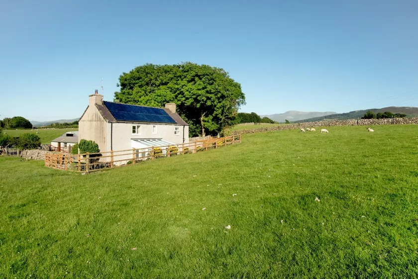 3 Bed in Caerhun oc-wag692 - Image 1