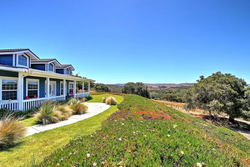 20 private acres, 180 degree views - Image 1