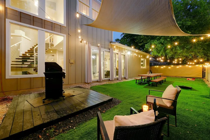 Rooftop Deck ~Stunning Design~ Firepit |Games| BBQ - Image 1