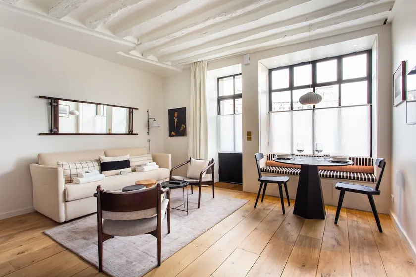 Cozy Apartment -2BR/6P- Notre-Dame Cathedral - Image 1