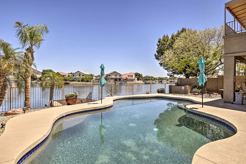 Boat Dock, Game Room! Lakefront Glendale Getaway - Image 1