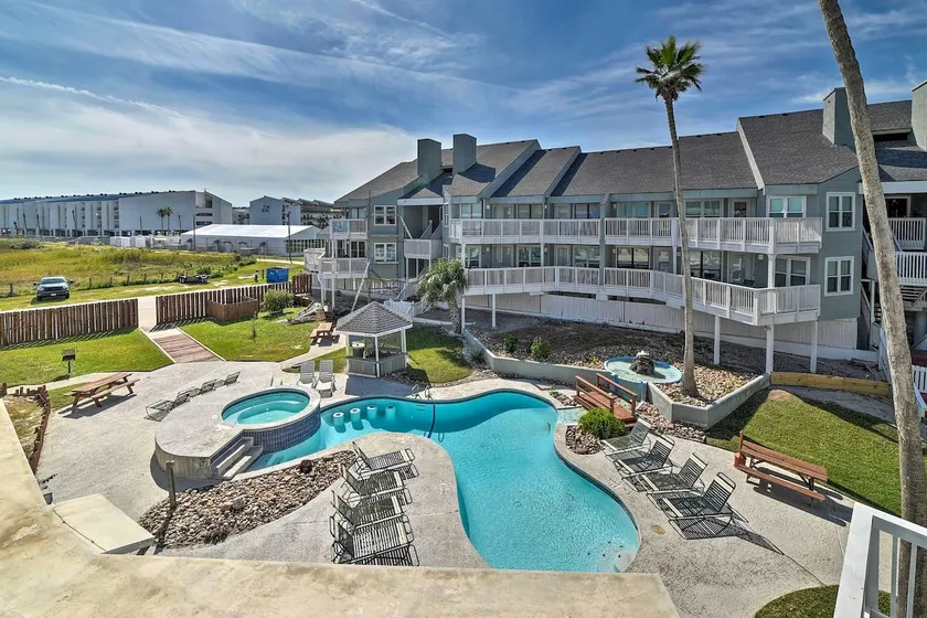 Pool w/ Spa! Beachfront Condo in Port Aransas - Image 1