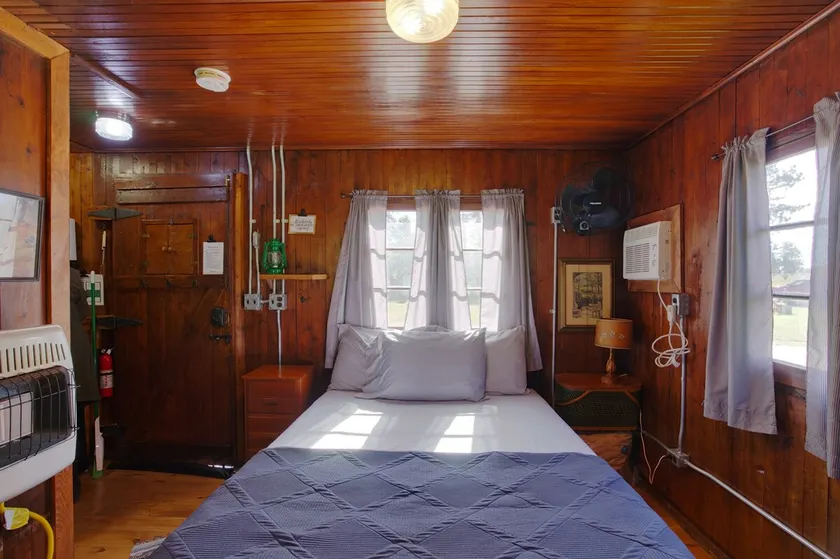 Cabin #3 - ”Middle Mitten” - Image 1