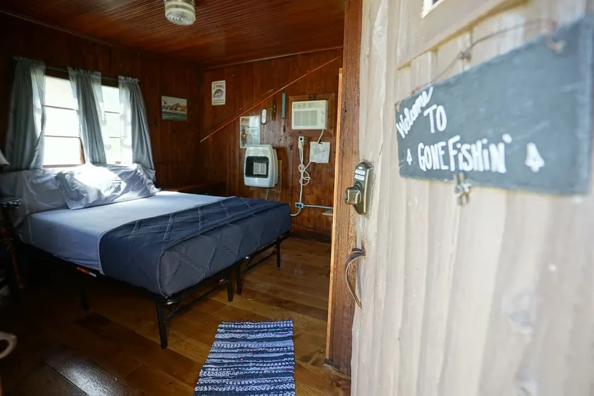 Cabin #4 - Gone Fishin' - Image 1