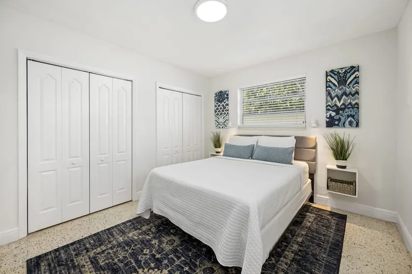 GROVE27-02 | soothing vibes near chic neighborhood - Image 1