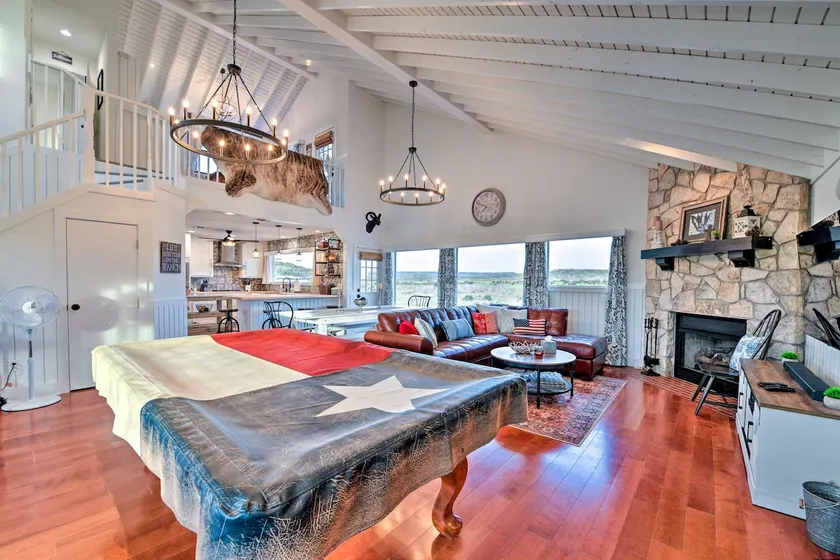 Spacious Getaway ~ 12 Acres, Views, & Hot Tub! - Image 1