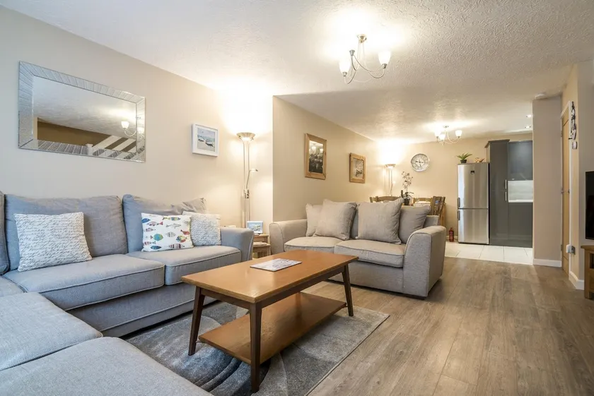 Harry's - 2 Bedroom Holiday Home - Tenby - Image 1