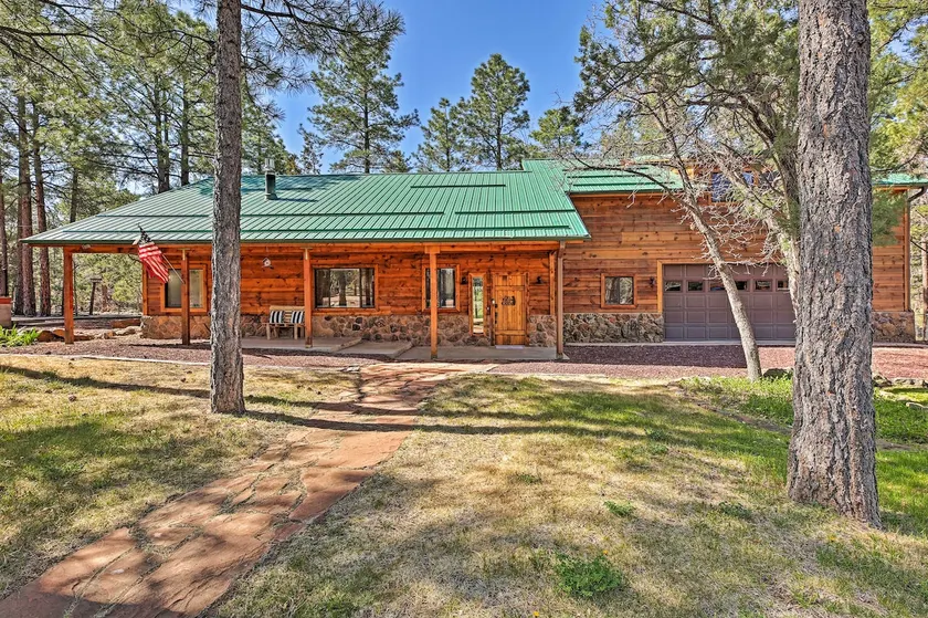 2 Decks & Game Room: Expansive Family Cabin - Image 1