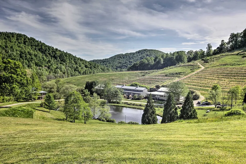 Romantic Log Cabin Escape on Delfosse Winery! - Image 1