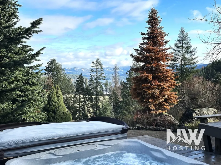 Luxury Home—Fireplaces, Hot Tub, Fire Pit & Views! - Image 1