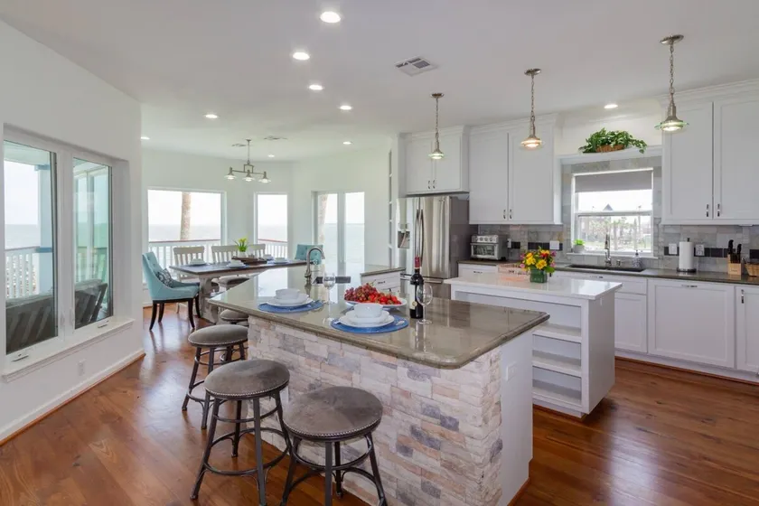 Bayfront Home|Fishing Pier|Huge Deck|Water Views - Image 1