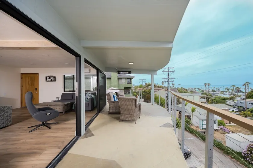 Stunning architectural Penthouse with ocean views - Image 1