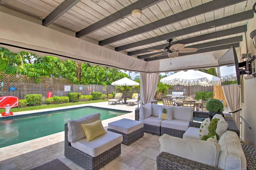 2 Mi to Dtwn: Luxury Getaway in Palm Beach Gardens - Image 1
