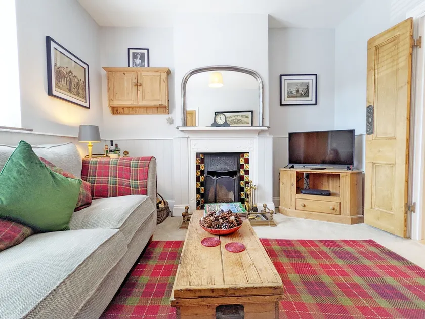 Sparrow Cottage - Westbourne - Image 1