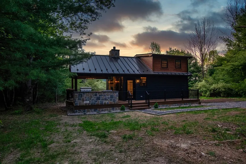 Wildwood Cabin: cozy cabin in woods,with fireplace - Image 1