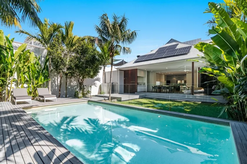 Alpha Luxe - Pet Friendly Luxury Home and Pool - Image 1