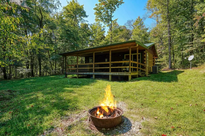 White Wolf Lodge by The Inn & Spa at Cedar Falls - Image 1
