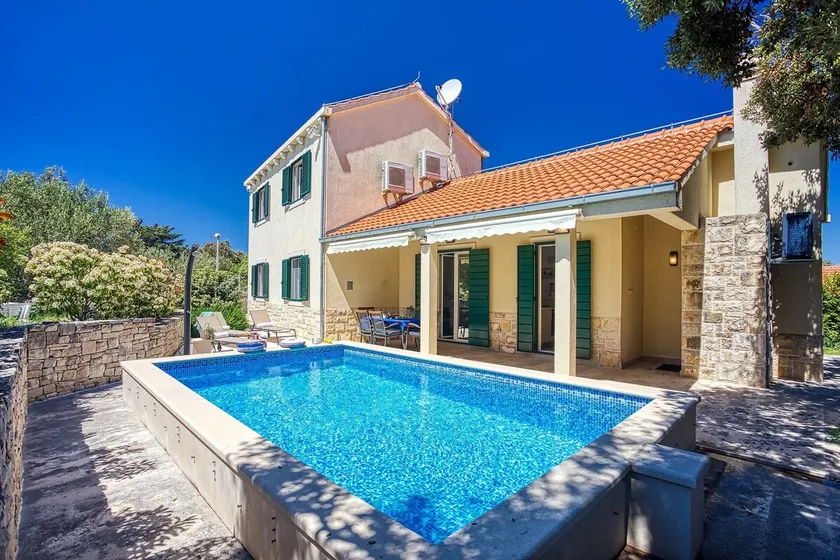 Villa SAN with heated pool, traditional surroundings, 3-bedrooms - Image 1
