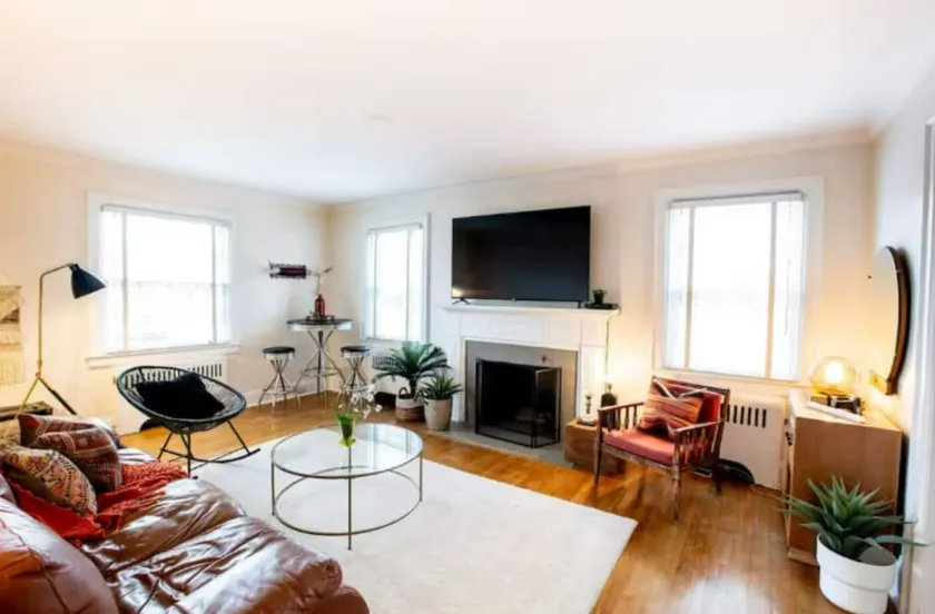Truro Getaway – Bright & Spacious Flat - Image 1