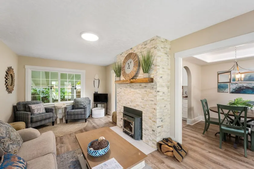 The Beach Cottage - New remodel with stunning yard - Image 1