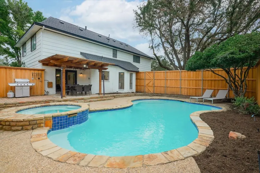 Perfect Getaway Home w 5 Bedrooms & Backyard Oasis - Image 1