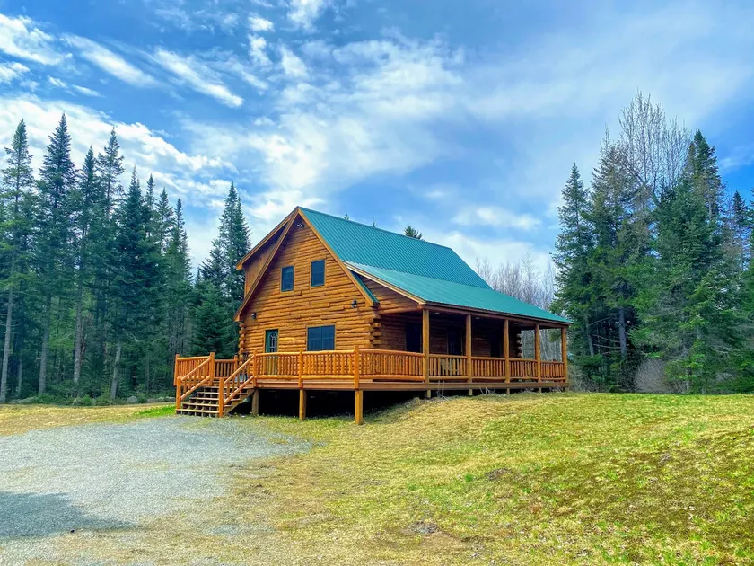 40PL Log cabin with AC in the heart of the White Mountains, less than 10 minutes from Bretton Woods! - Image 1