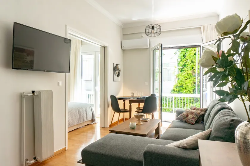 Plaka Central 1BR by JJ Hospitality - Image 1