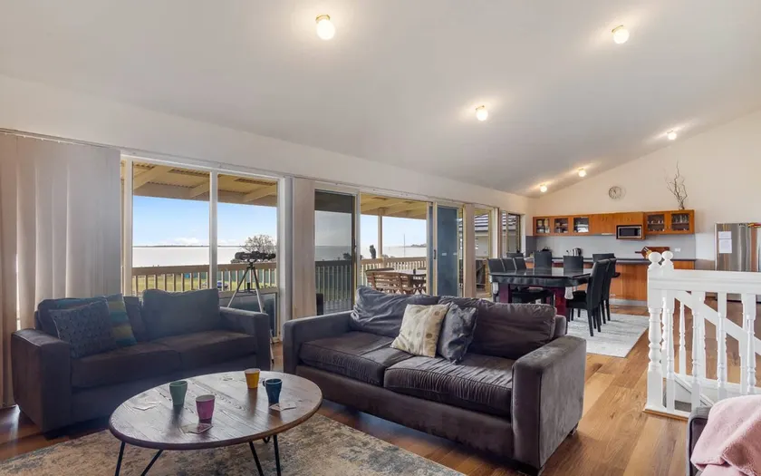 Hindmarsh Hideaway- Waterfront pet friendly NBN Private jetty - Image 1