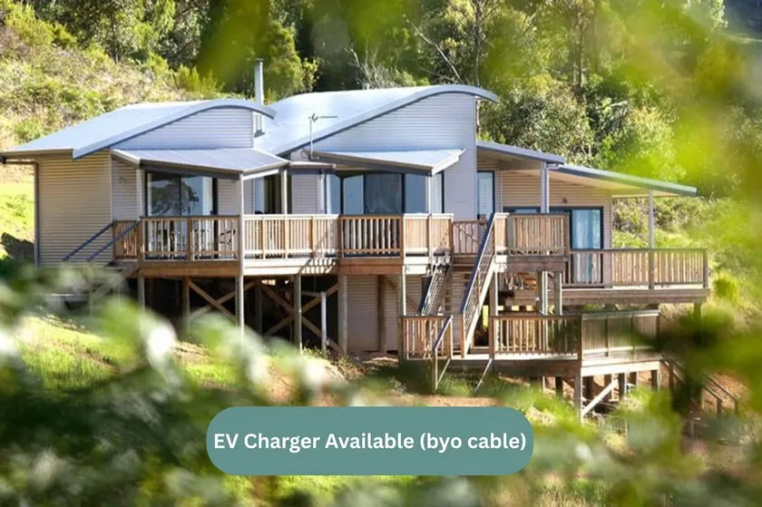 Serendeva: 5 acres, valley views, dogs welcome - Image 1