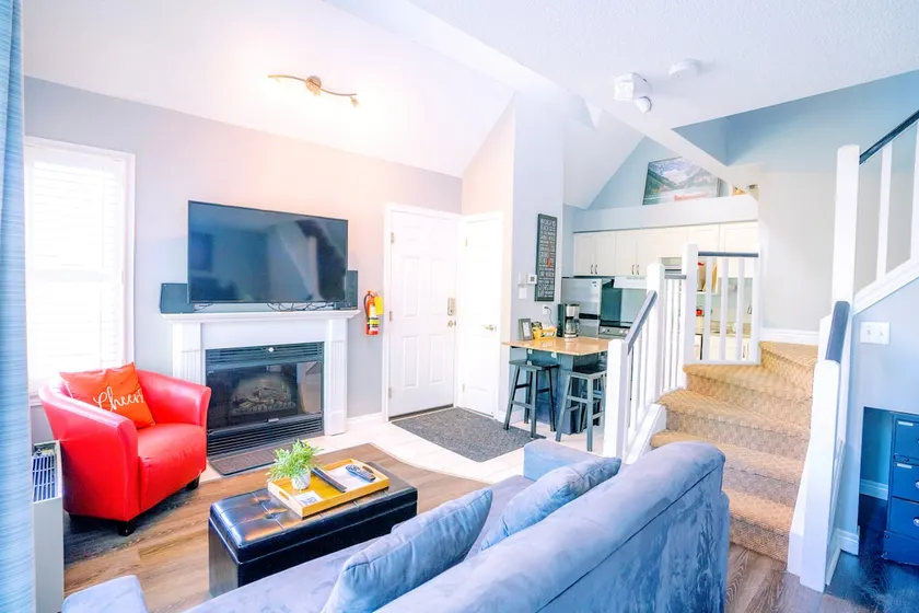 Loft with a view of Blue - Free Wifi, Linens and Towels Included - Image 1