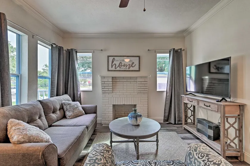 Walk to Dtwn: Winter Garden Home w/ Patio - Image 1