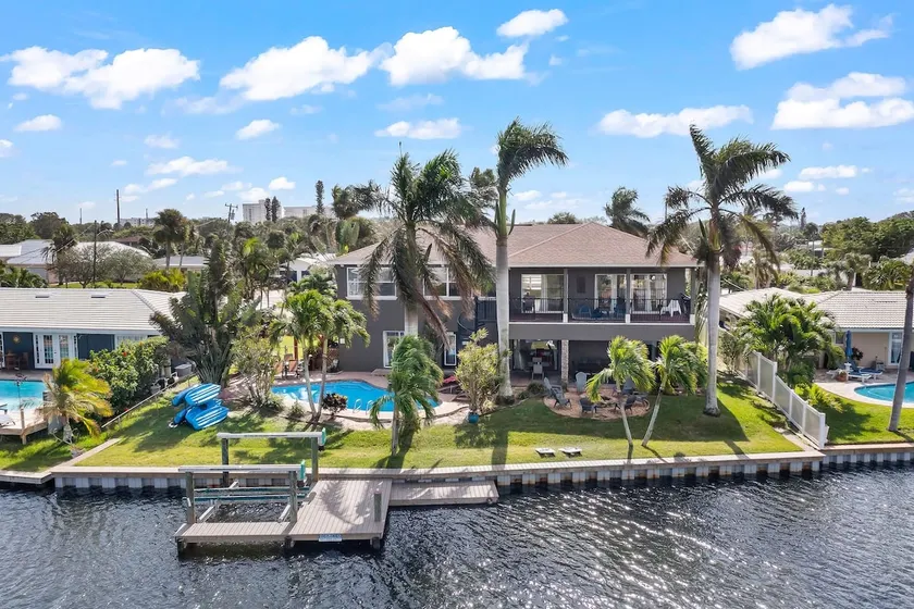 Waterfront Oasis1 blk to beach-Kayaks-Game room-Fire Pit - Image 1