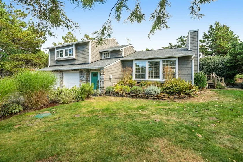 Newly updated, dog-friendly house near the beach w - Image 1