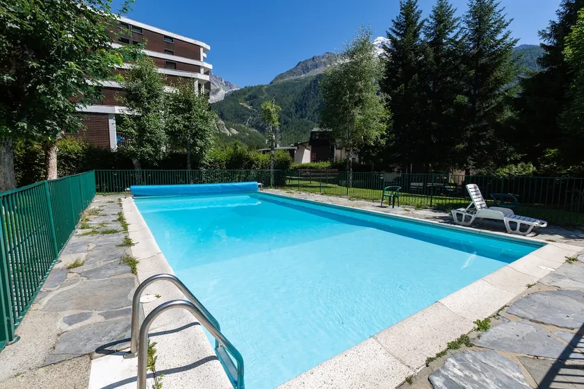 Le Bellevue 08 Cozy Alpine Apartment | Pool & Mountain Views - Happy Rentals - Image 1