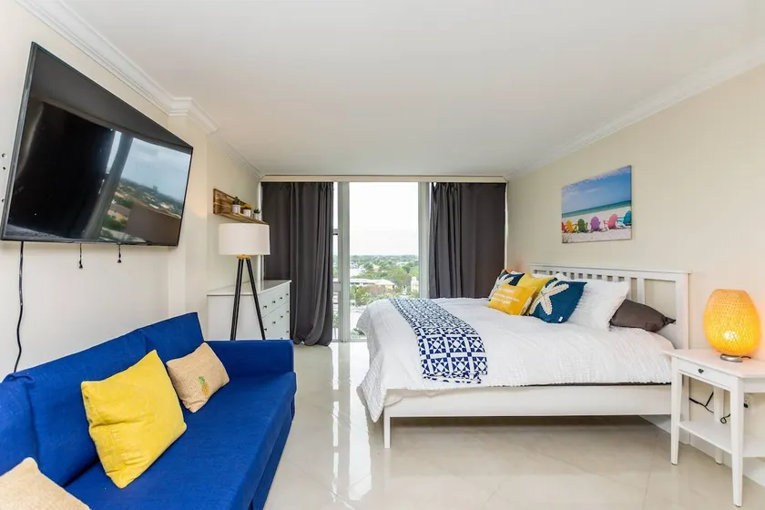 Beachfront: Luxurious 3-Bedroom POOL! - sleeps 12 - Image 1