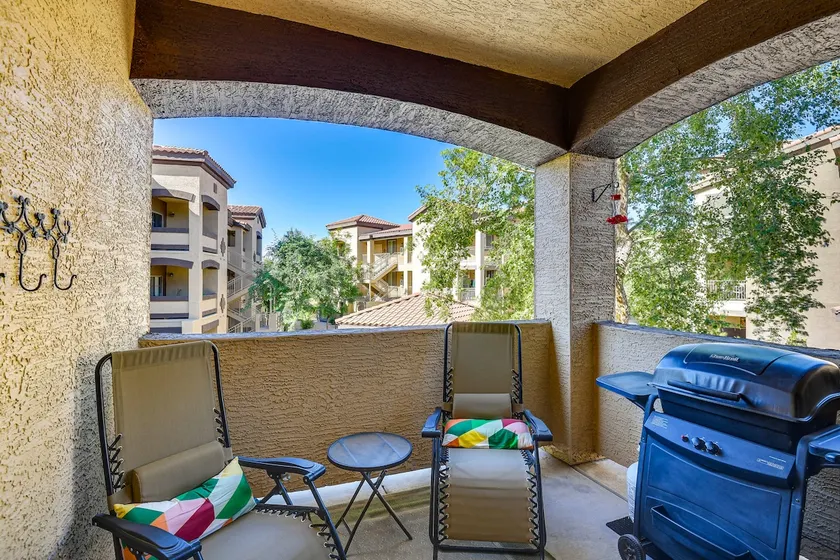 2 BR Condo with Heated Pool/Hot Tub/Gym - Image 1