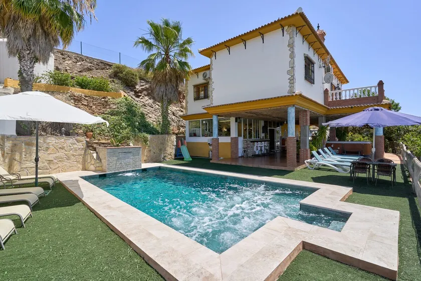 Cottage per 10 persone con biliardo e ping pong a Sayalonga - Image 1