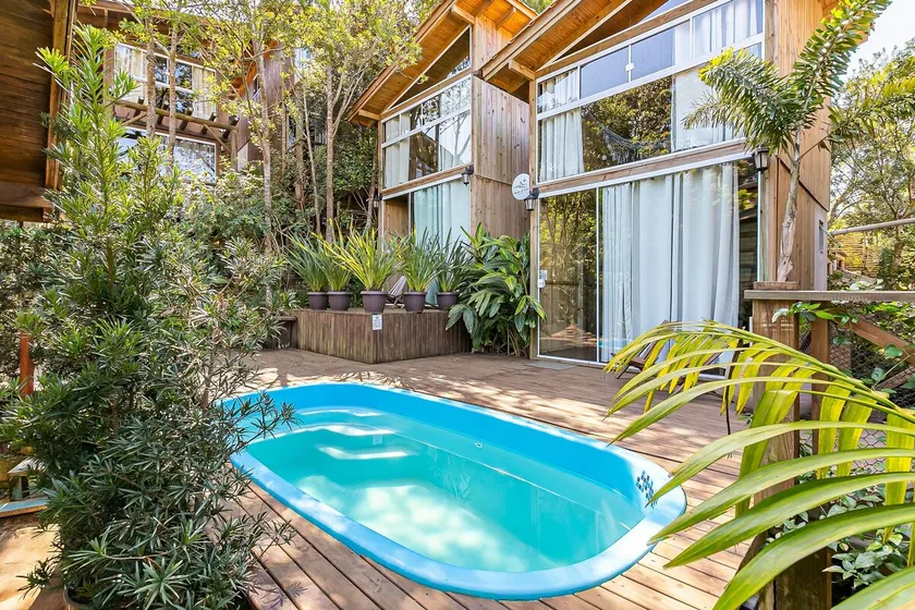 Comfort and Style in the Heart of Praia do Rosa - Image 1