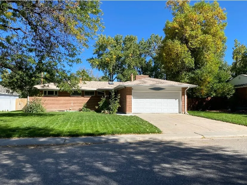 Spacious and Quiet Home in Centennial - 2 minutes from shopping and restaurants! - Image 1