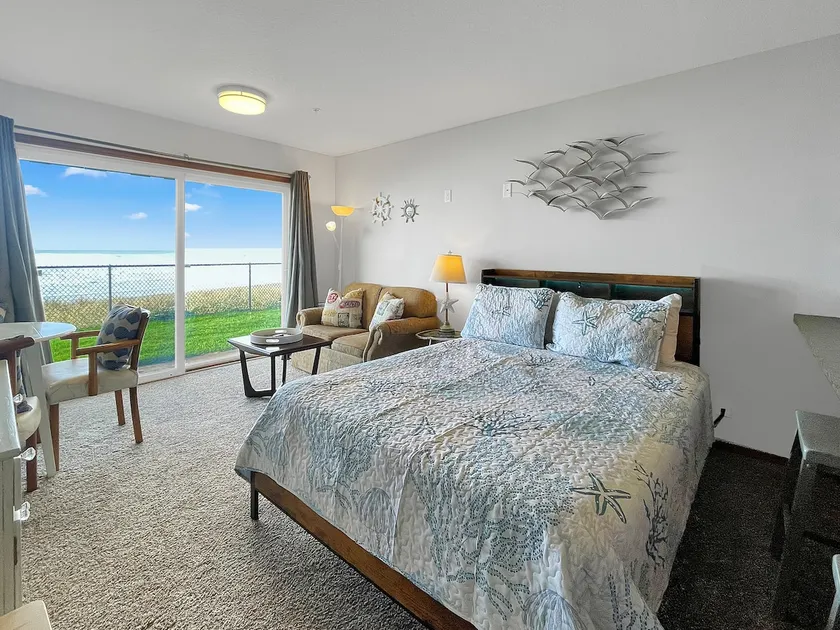 Premium Ground Floor Beachfront Condo Suite - Slee - Image 1
