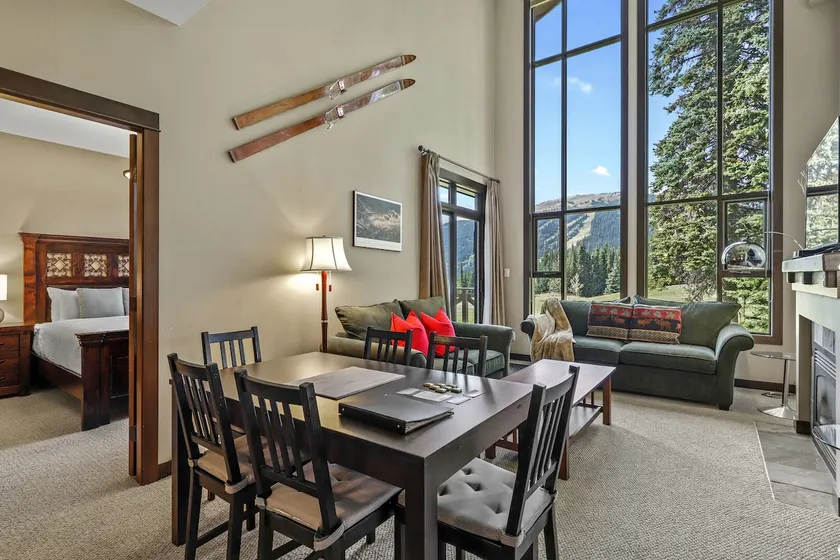 Rare Ski In Ski Out Top Floor Corner Unit! - Image 1