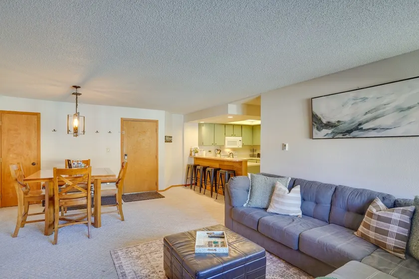 NY! Skiers Paradise Ski-In / Ski-Out Resort Condo! - Image 1