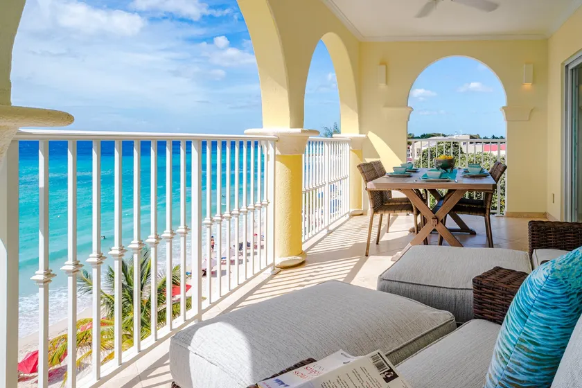 Beachfront Apt with Pool - Sapphire 401 - Image 1