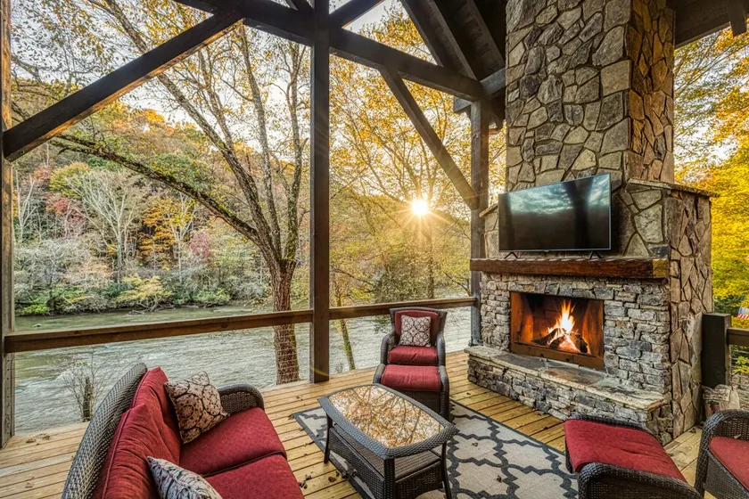 River’s Edge Lodge | Toccoa River Rustic Cabin R - Image 1