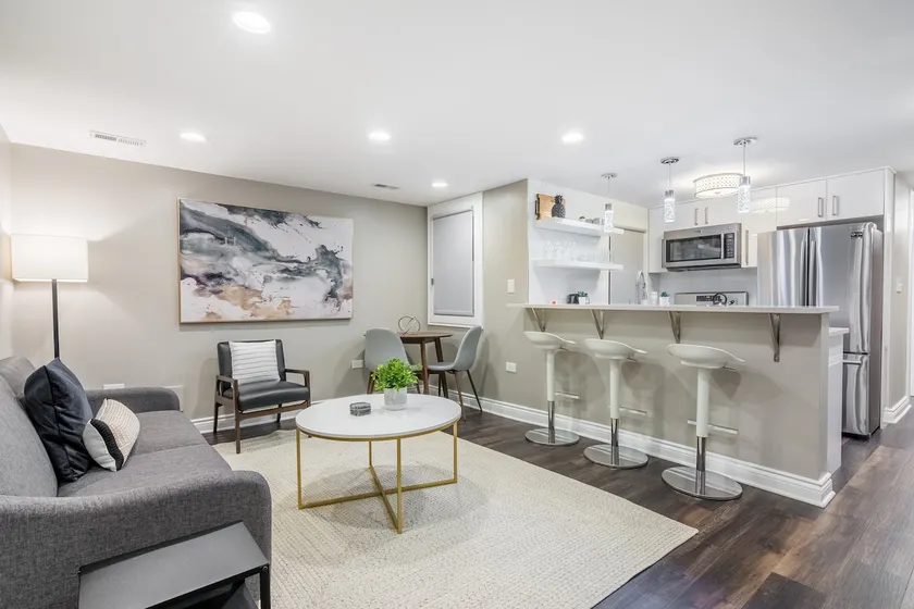 Perfect Lincoln Park Retreat - Walk to Depaul! - Image 1