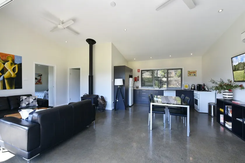 Modern Country Escape. Luxury Self Contained Villa - Image 1