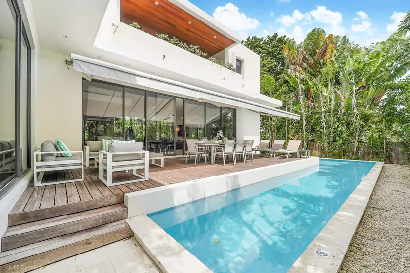 Modern Villa heated Pool gated Island - Image 1