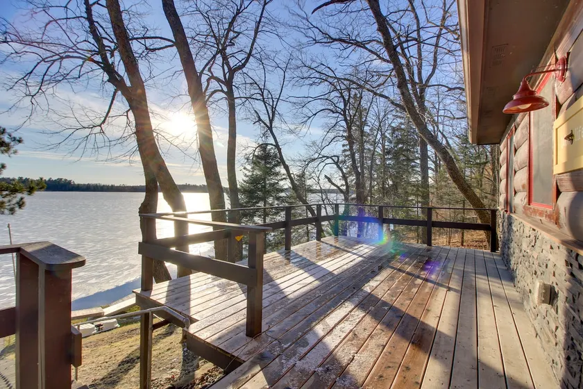 NEU! Serene Lakefront Cabin mit Bootsanlegestelle und Balkon - Image 1