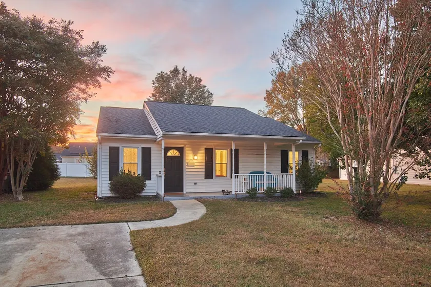 Coziest Apex 3BR Cottage - 5 Min. Walk to Downtown - Image 1